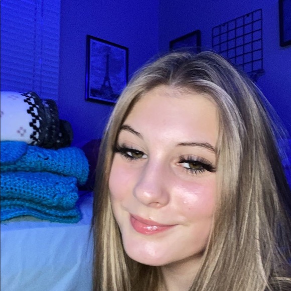 Meet your Posher, Mandy - Picture 1 of 1